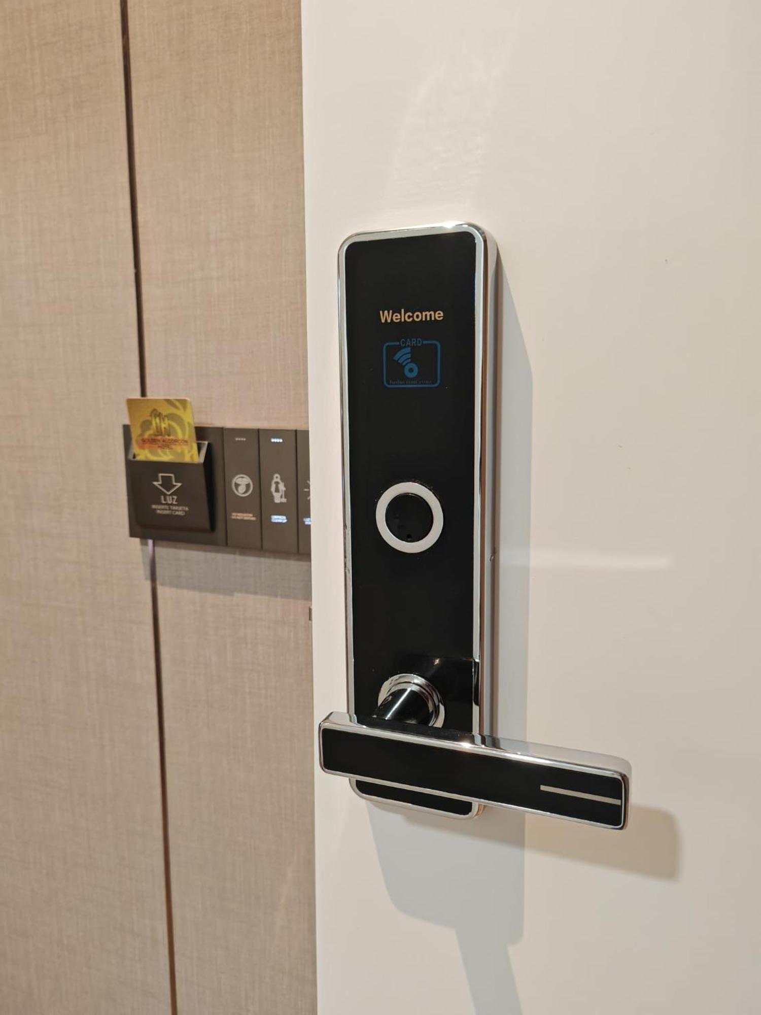 Hotel Golden アルコルコン エクステリア 写真